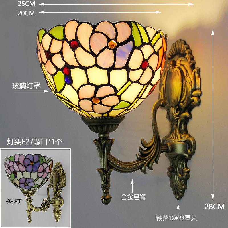 غرفة نوم أمريكية بجانب السرير، - مراجعة Solar Wall Sconce وسعره